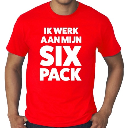 Ik werk aan mijn SIX Pack tekst t-shirt rood heren - heren shirt Ik werk aan mijn SIX Pack - rood kleding